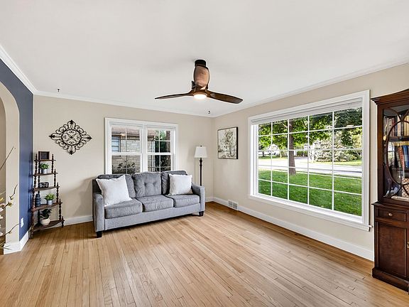 5th image of 181 Union St