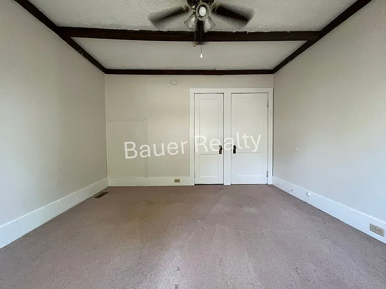 728 W 10th St — Photo 14