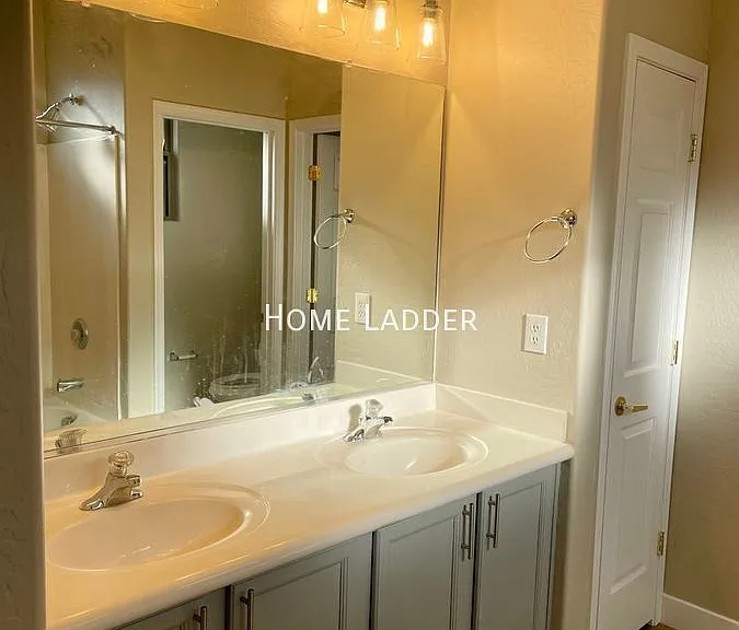 1836 W Kuralt Dr — Photo 10