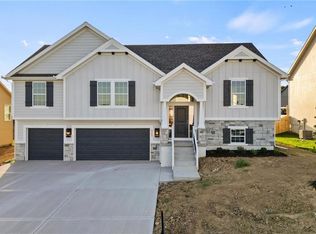 6017 NE 118th St, Kansas City, MO 64156