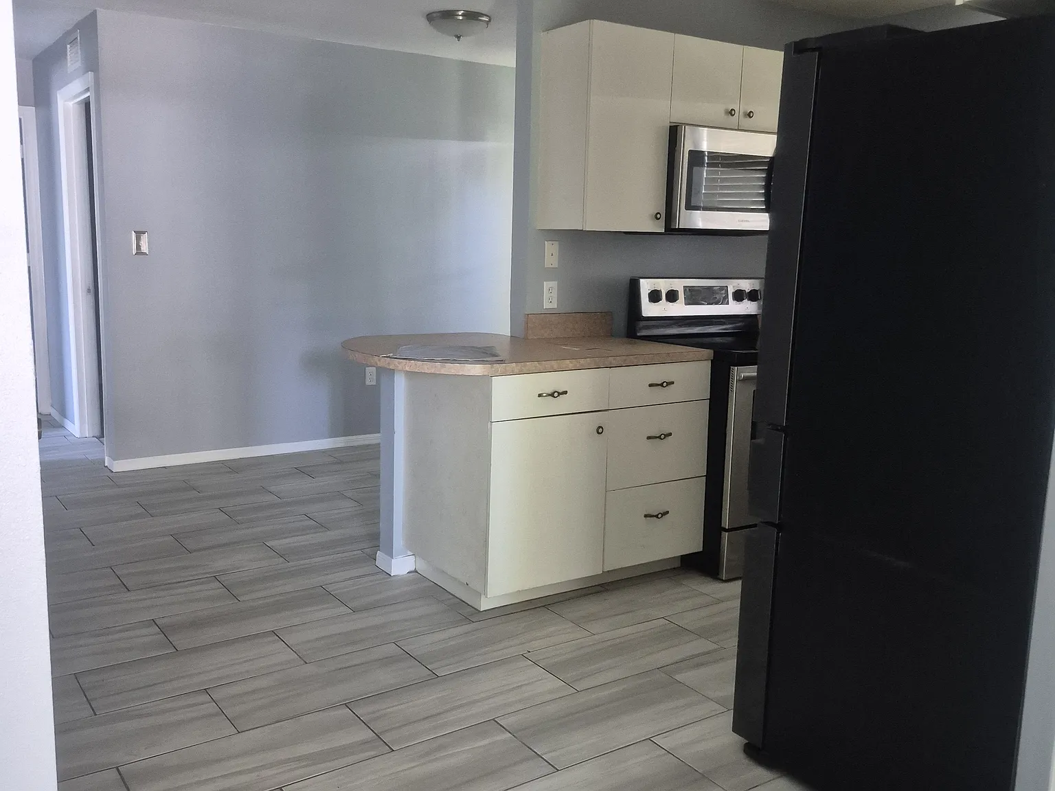 3 bed, 1200 sqft, $2,000 — Photo 2