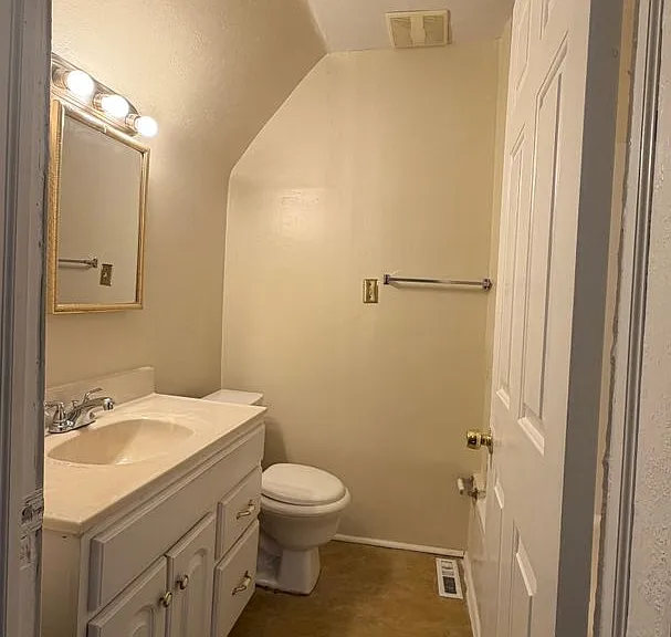 2 Charlevoix Ct — Photo 3