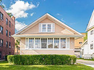 60 Pine Ave, Riverside, IL 60546