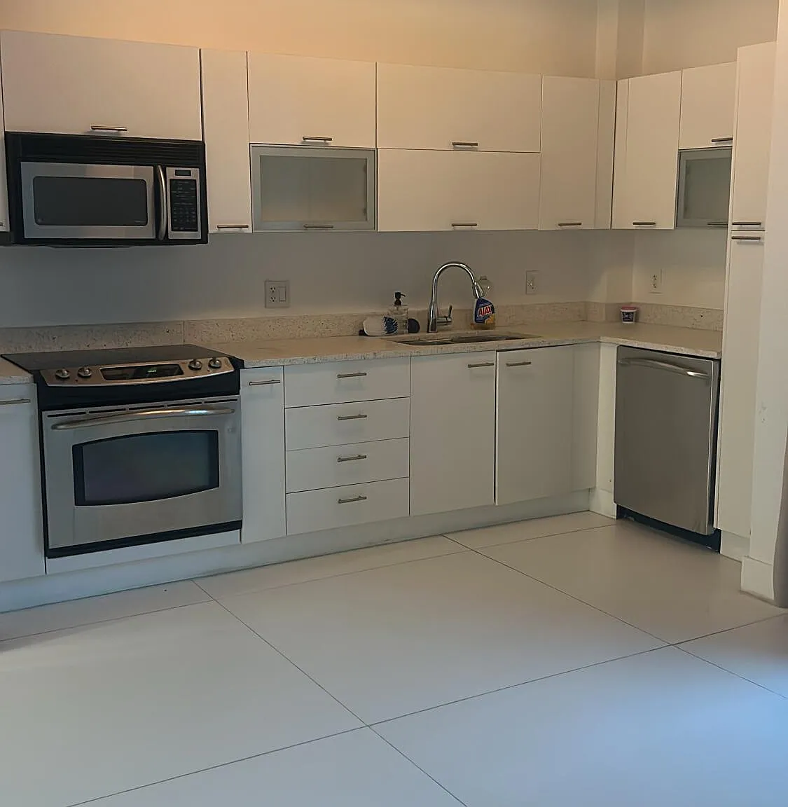 1 bed, 1.0 bath, 620 sqft, $2,500 — Photo 2