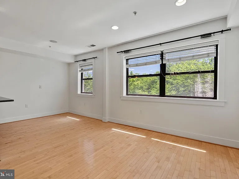 1524 Independence Ave SE #303 — Photo 10