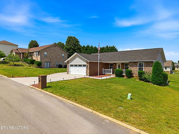 3rd image of 529 Hills Gate Cir