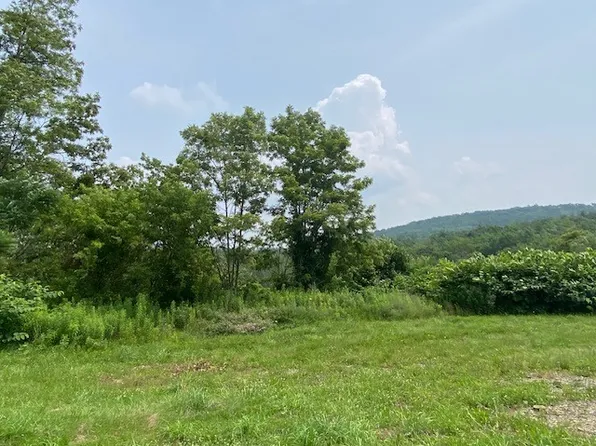 2008 Hawleyton Rd, Binghamton, NY 13903