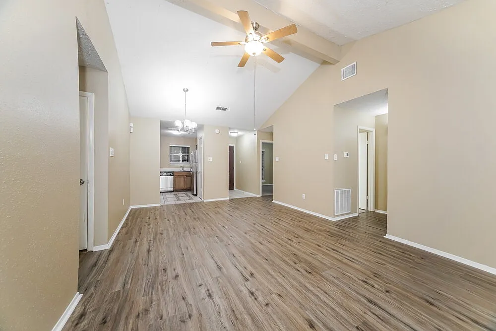 3 bed, 2.0 bath, 1258 sqft, $1,665 — Photo 3