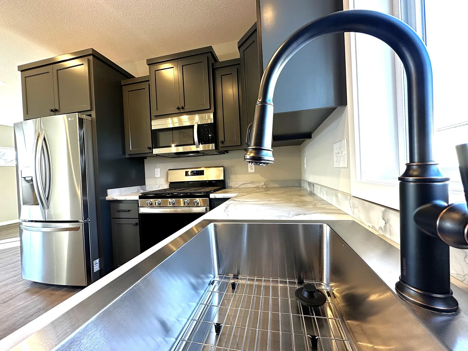 4 bed, 2230 sqft, $2,600 — Photo 2