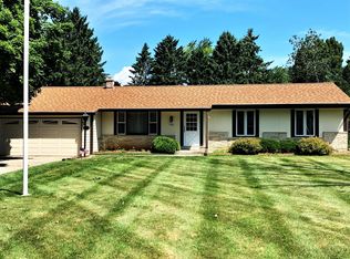 3340 Mount Ln, Hubertus, WI 53033