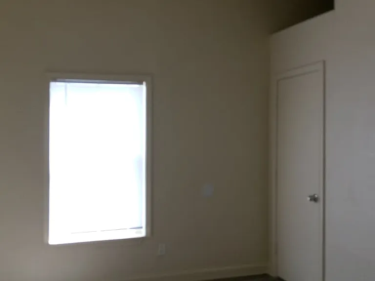 204 S Hackberry St #B — Photo 9