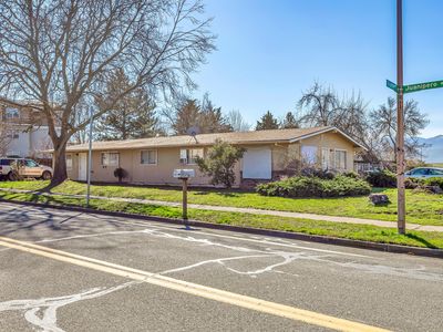 1001 Olympic Ave, Medford, OR, 97504