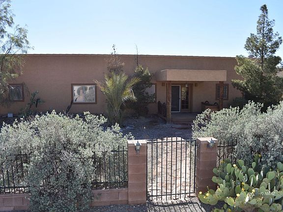 4th image of 929 N Chaparral Dr