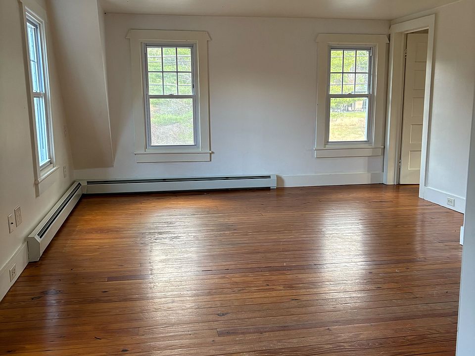 Living/Dining room, 13' x 15'