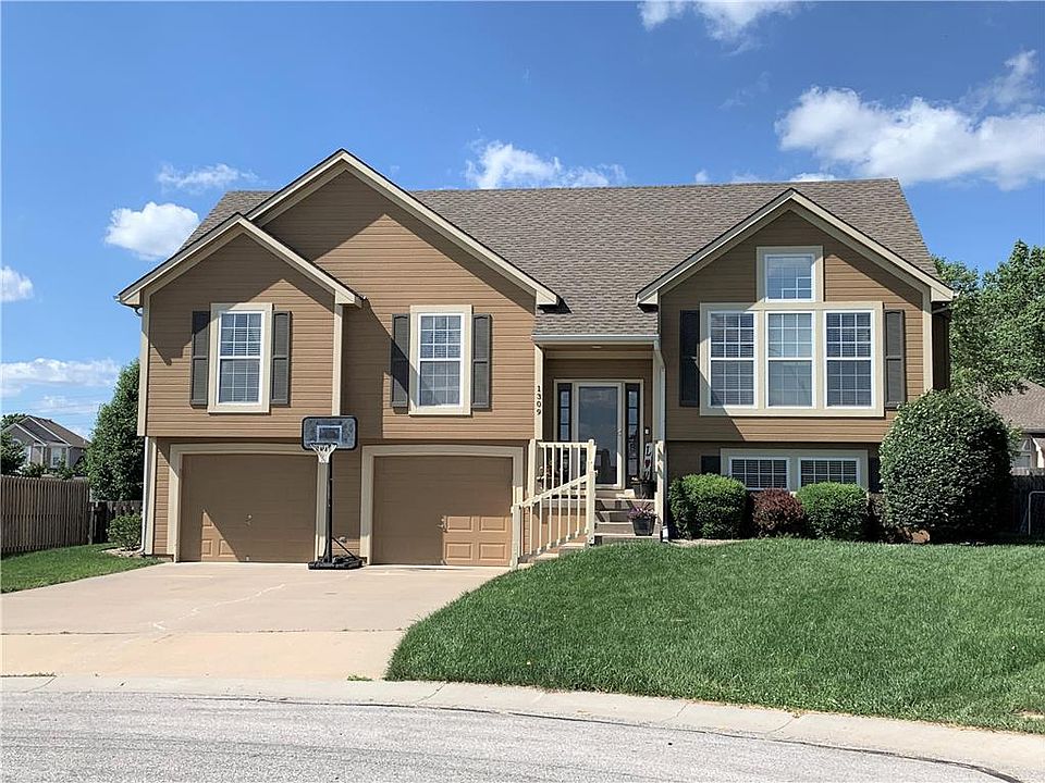 1st image of 1309 SE Dalton Ct
