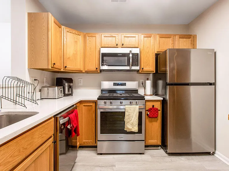 KITCHEN WITH BRAND NEW STAINLESS STELL APPLIANCES