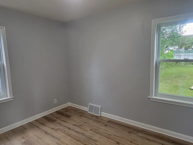 5149 Clement Ave — Photo 6