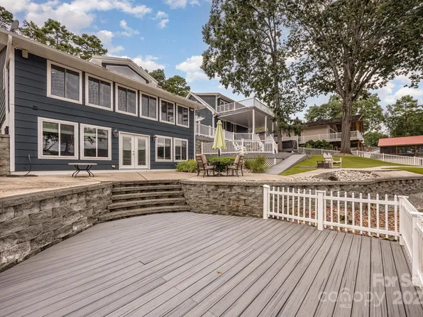 910 & 914 Pinehaven Dr #141-142, New London, NC 28127