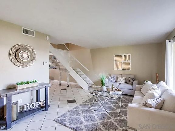 5th image of 933 Greenfield Dr Unit D