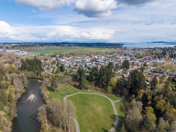 325 Harmston Ave, Courtenay, BC V9N 2X1