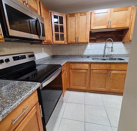 5th image of 4 Royal Palm Way #6050