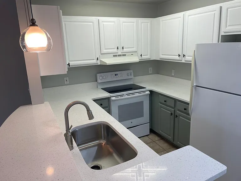 1101 Juniper St NE #329 — Photo 2
