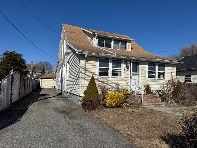 1st image of 818 Pulaski Street