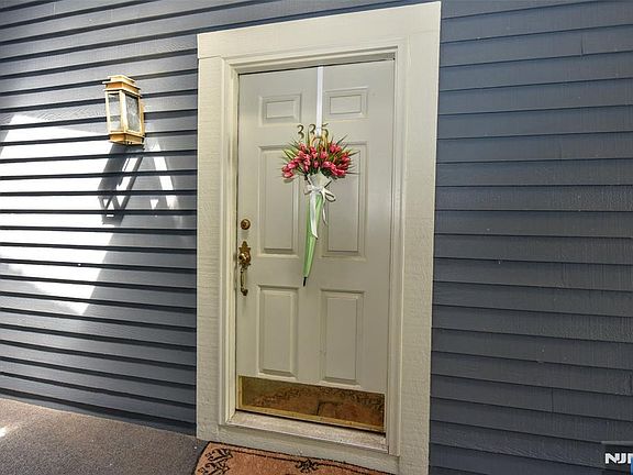 3rd image of 335 Cambridge Dr