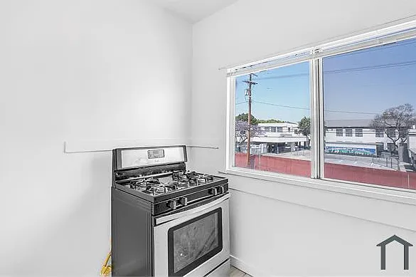 5251 S Main St #B — Photo 8