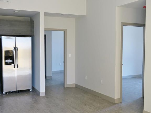 4th image of 3714 Kelton Ave #401
