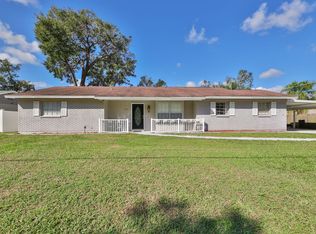 1504 Meadowridge Dr, Valrico, FL 33596