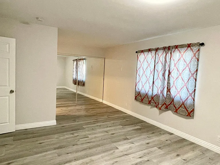801 E Hood Ave — Photo 13