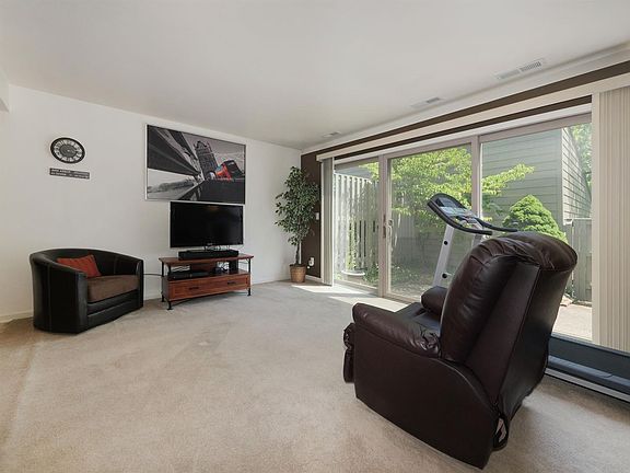 4th image of 3045 Lakehaven Ct