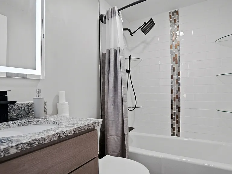 1225 E Lewis St — Photo 7