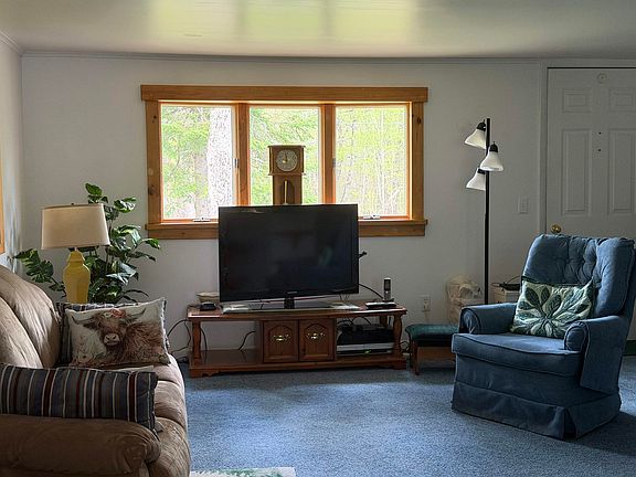 5th image of 384 Lake Rd