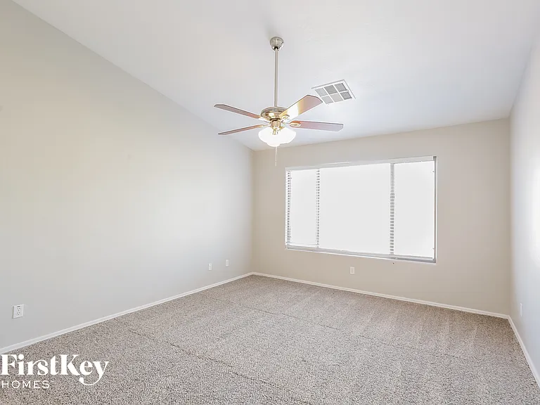 7017 N 77th Dr — Photo 9