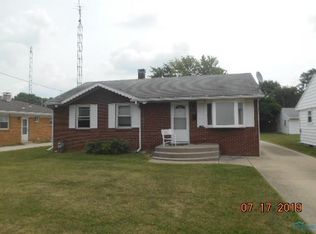 1103 Cresceus Rd, Oregon, OH 43616