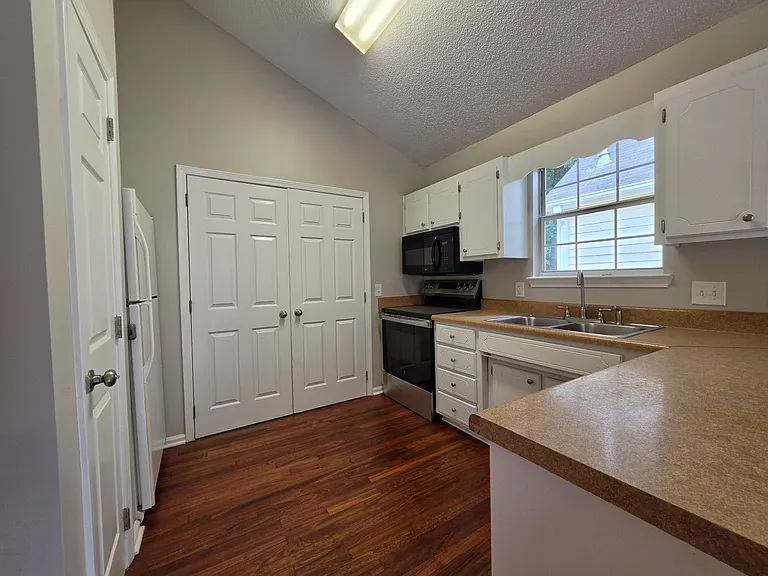 503 Dunwoody Dr — Photo 16