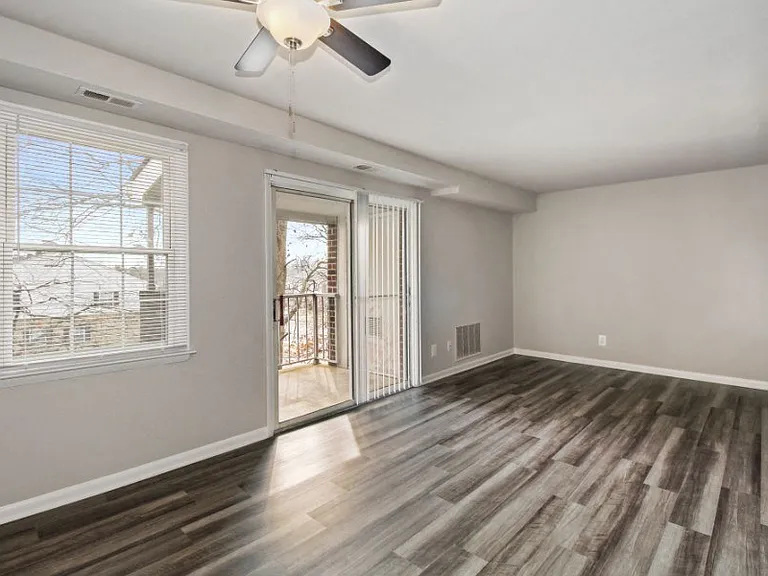 Queens Ridge Apartments — Photo 12
