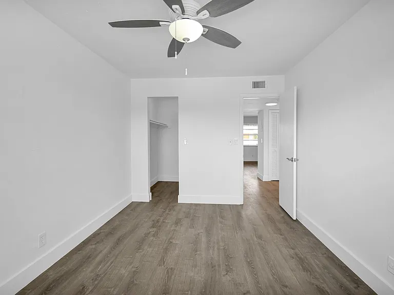 4051 NE 13th Ave #69 — Photo 25