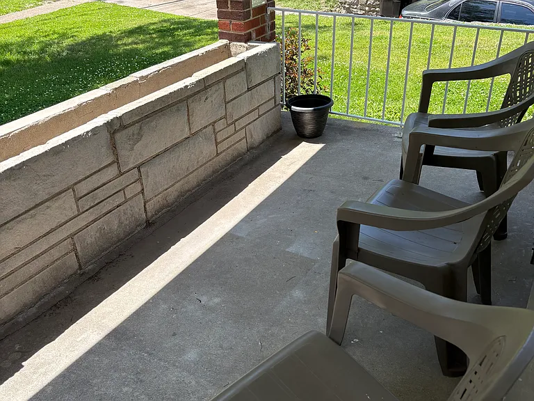 1050 Covedale Ave — Photo 2