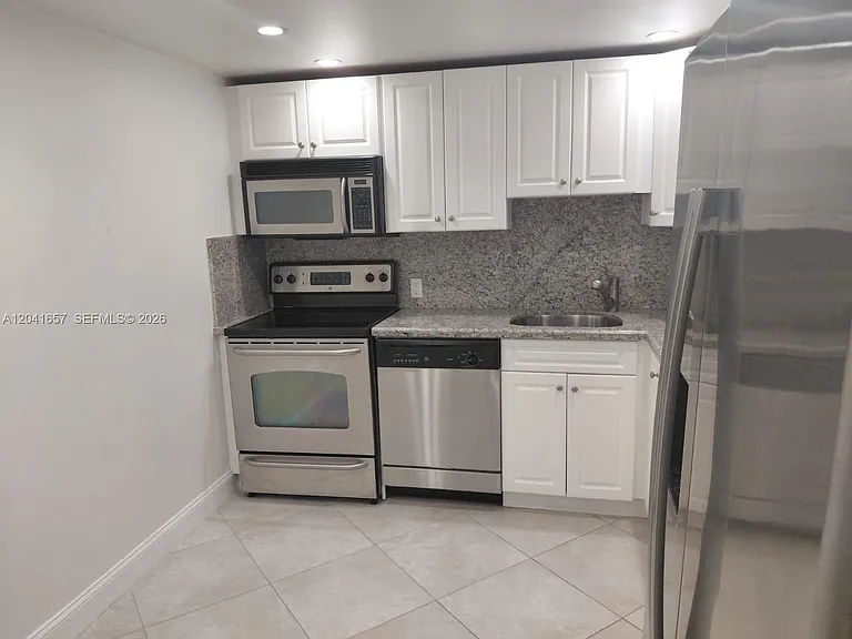 5701 Collins Ave #619 — Photo 10