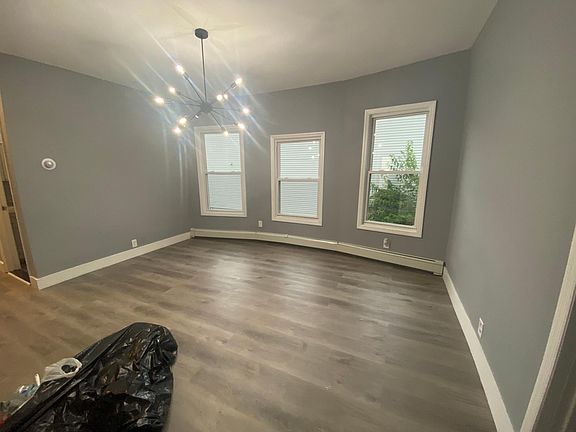 4th image of 158 S 8th St #2