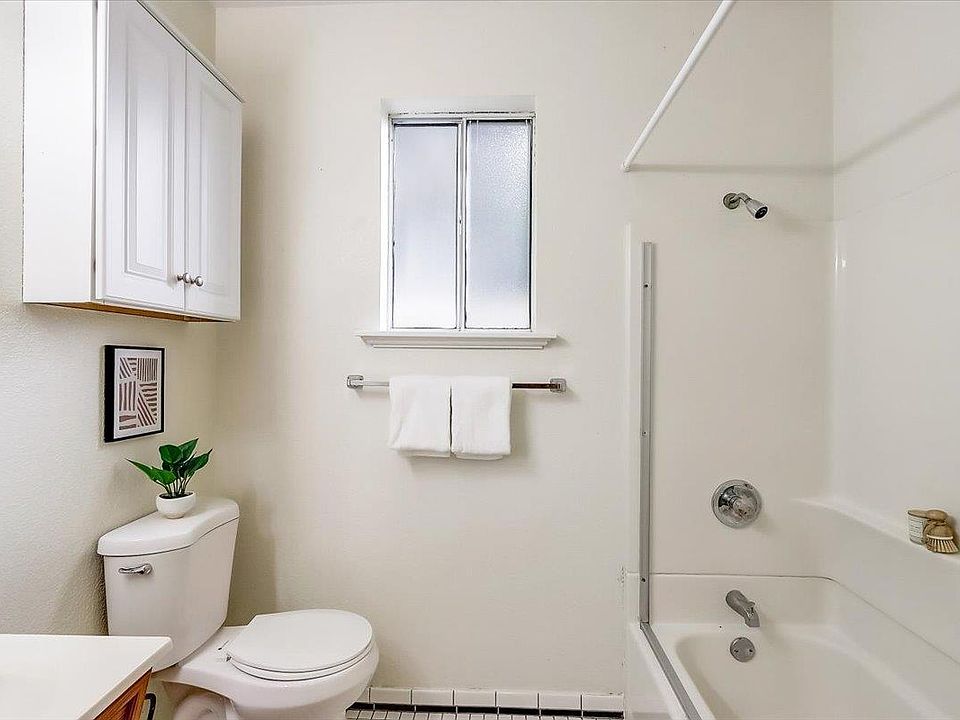 1st image of 275 Edinburgh St