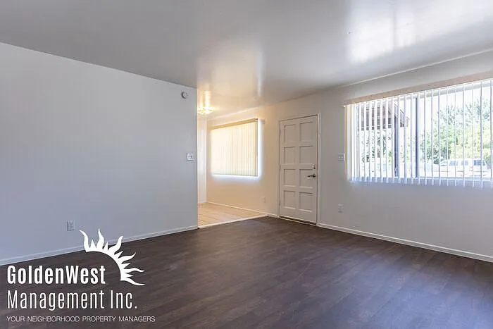 2209 W Belmont Ave #5 — Photo 3