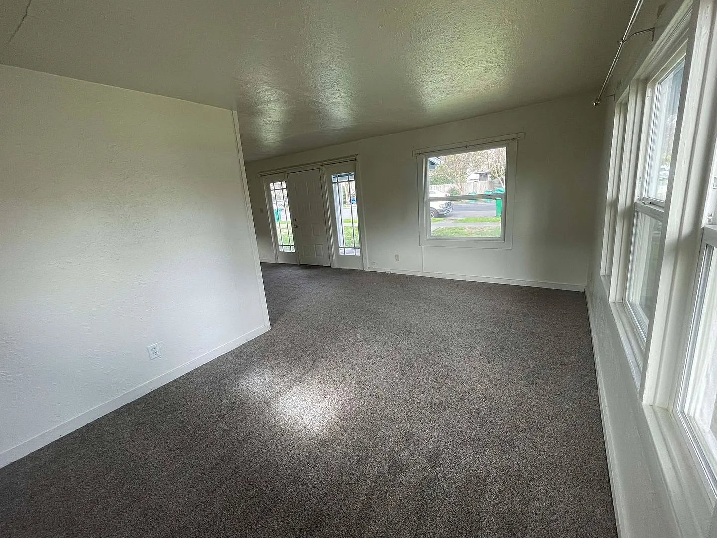 0124 - 724 Hazel St — Photo 3