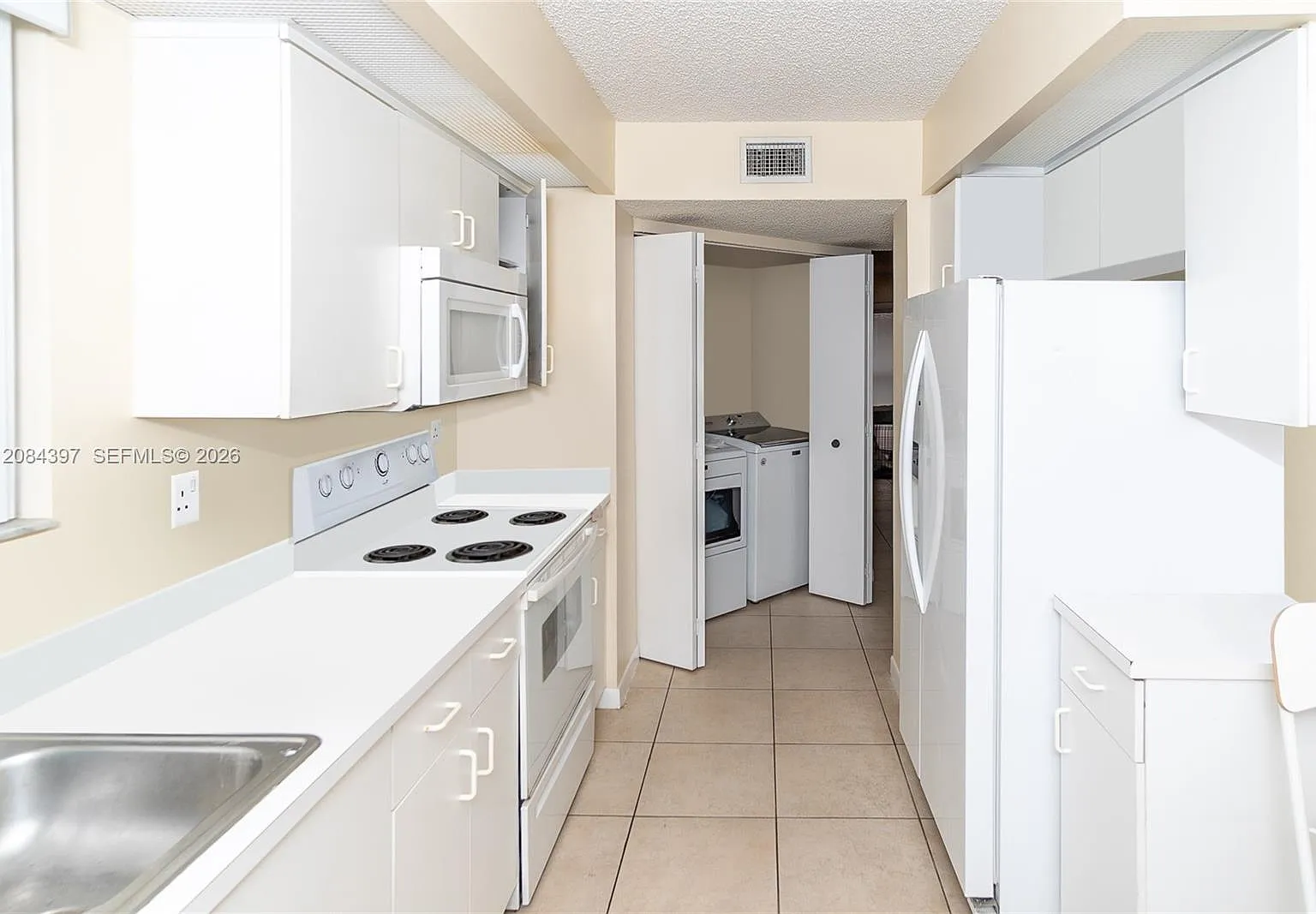 Keys Gate Condo No Seven — Photo 3