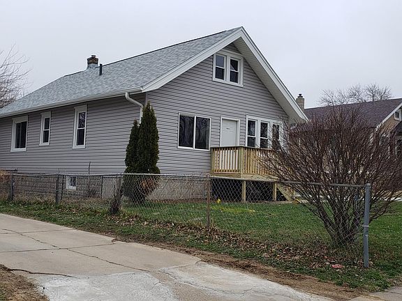 3rd image of 4930 Erskine St