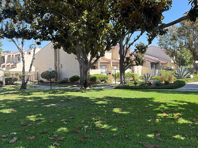 1929 Delta Ave — Photo 12
