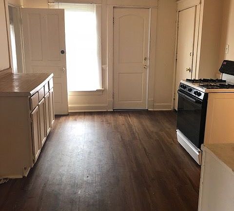 3rd image of 2527 W Lincoln Ave